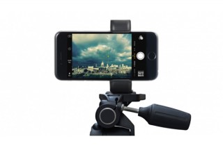 スマホを三脚にセット可能！3通りの使い方ができるプロ用グリップ「Shoulderpod S1」