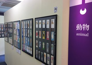これまで実際に書店で配布された約600点のしおりを展示する「書泉のしおり展」が東京で開催