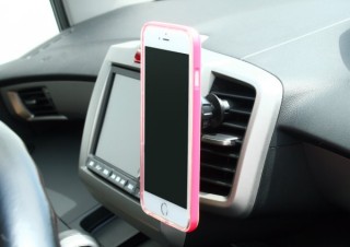 上海問屋、スマホをエアコンルーバーに設置できる車載ホルダーを発売