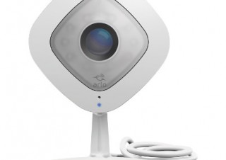 ネットギア、24時間クラウド録画が可能なネットワークカメラ「Arlo Q」を発売
