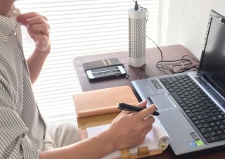 上海問屋、マジックテープでどこにでも設置可能なUSBモバイルファンを発売