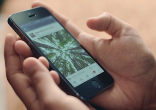 Facebook、写真の内容を人工知能が文章化して読み上げる「自動代替テキスト」開発