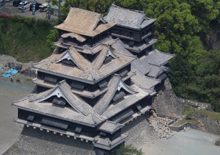 熊本城や阿蘇大橋など、熊本地震の被害を上空写真で理解するGoogle「災害情報マップ」