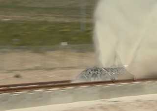 時速1000キロ以上の夢のチューブ内走行システム「Hyperloop」がテスト走行を公開