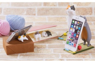 ネコがとびかかる姿をスマホスタンド化！吸盤で貼り付けるおしり型スタンドも登場