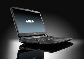 マウス、AdobeRGB比100％の4K-UHD液晶を備えたクリエイター向け17.3型ノートPCを発売