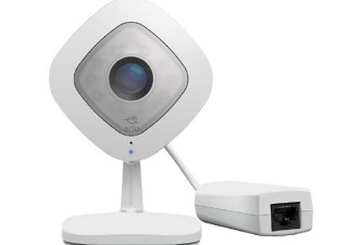 LANケーブル電源で駆動する防犯・ペット見守りに役立つカメラ「Arlo Q Plus」