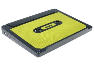 カセットテープ型の謎デザインを採用！上海問屋が15インチ対応ノートPCクーラーを発売