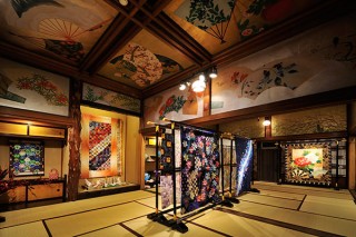 和のエッセンスを取り入れたキルト作品を展示する「和キルト百人展『寿ぎ』」が東京の目黒雅叙園で開催