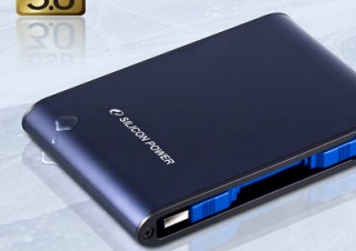 シリコンパワー、USB 3.0対応のポータブルハードディスク「Armor A80」