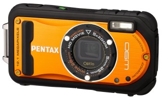 美しい光沢感が特徴の防水デジカメ「PENTAX Optio W90」に新色追加
