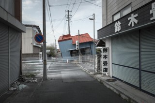 シャネル主催による福島第一原発周辺を撮影した写真展「Retrace our Stepsーある日人々が消えた街」