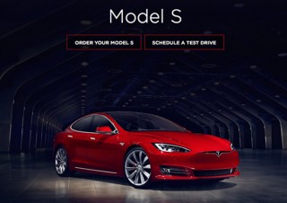 テスラの自動走行車が初の死亡事故、 晴天下で白色のトレーラーを感知できず