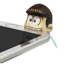 おそ松さんがスマホをかじるカプセルトイ「おスネかじり松！」が発売