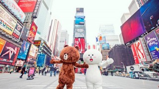 NYタイムズスクエアのスクリーンにメッセージを表示できるLINEのプレゼント企画