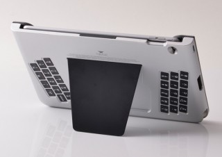 T Solution Japan、背面にキーを配置したiPad用キーボード「T-BLADE」を今秋発売