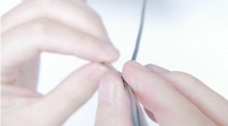 それぞれ異なる手法で作品を制作する4人のアーティストが集まったグループ展「正しい歪み方」