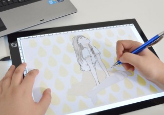 サンコー、厚さ5mmで超薄型のUSB対応A4トレース台を発売