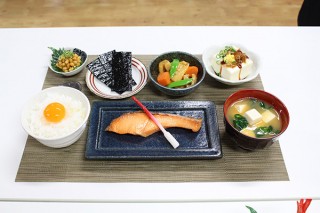 日本食品サンプル普及協会による職人養成スクールの第2回「卒展」が開催