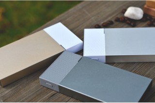テック、Lightningケーブルで本体を充電できるモバイルバッテリーを発売