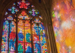 世界30ヵ国を巡る「世界のきらめくステンドグラス」発売！貴重な建物の色彩鮮やかな作品を紹介