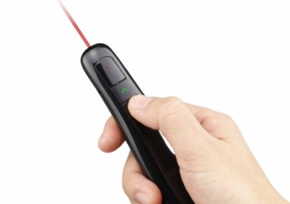 USB充電が可能なレーザーポインター、クラウドファンディングの目標額を達成