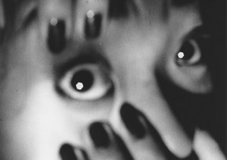 日本を代表する写真家・森山大道氏の写真展「仮想都市〜増殖する断片」が兵庫県立美術館で開催