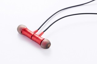 マグネットでスイッチのON/OFFが可能なBluetoothイヤホン「3E Mag Ear」が発売