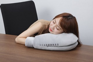 これであの人を攻撃！「ひとやすみ腕枕クッション」発売。第1弾はバルタン星人、アッガイ、ジャンクマン