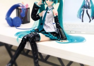 動く「初音ミク」ドールが幕張メッセで開催の「マジカルミライ2016」イベントに登場