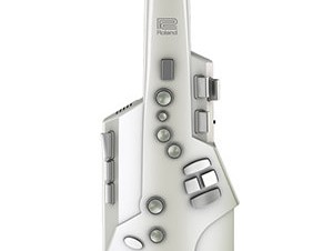 ローランド、スマホなどとも接続できる40音色内蔵の新しいデジタル管楽器「エアロフォン AE-10」