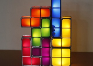 上海問屋、テトリスのように積み重ねて遊べるLED内蔵ブロックライトを発売