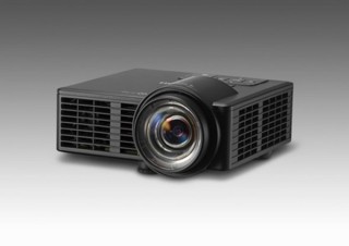 リコー、手のひらにちょこんとのる軽量短焦点プロジェクター「PJ WXC1110」発表