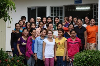 NPO法人国境なき子どもたちによる写真展「明日に吹く風 カンボジアの若者たち2003-2016」