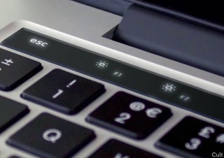 最新MacBookの発表は10月27日か Appleはキーボード上部にタッチディスプレイを計画