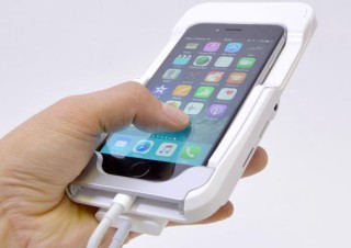サンコー、iPhoneケース型のモバイルDLPプロジェクターを発売