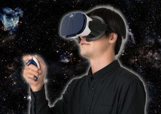 ソフトバンクの+Style、VRゴーグル「JOY！VR 宇宙の旅人」を発売