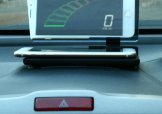 上海問屋、スマホをヘッドアップディスプレイとして使える車載スタンドを発売