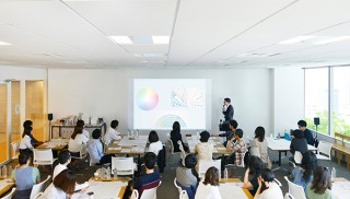 ノンデザイナーが美大式のメソッドでデザインの基礎を学べる「WEデザインスクール」