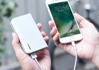 サンワ、加熱保護機能付きで日本製セルを搭載したモバイルバッテリーを発売