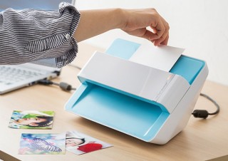 サンワ、写真をデジタル化できるA4対応フォトスキャナーを発売