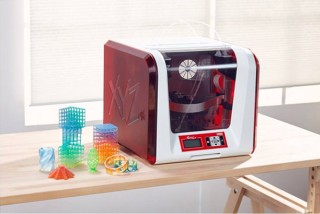 1つのノズルで2色出力、グラデーションが可能な3Dプリンタが発売