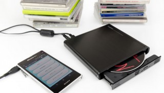 ロジテックINA、Android端末に接続できるポータブルCDプレーヤーを発売