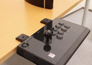 上海問屋、クランプでテーブルに固定できるUSBアーケードスティックを発売