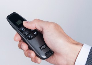 サンワサプライ、グリーンレーザー採用のジャイロセンサー搭載プレゼン用マウスを発売