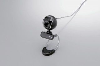 接続しすぐ使えるマイク内蔵の30万画素Webカメラ