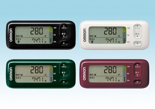 オムロン、データをBluetooth転送してスマホで健康管理できる活動量計カロリスキャン「HJA-405T」