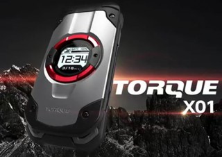au、2010年以来の堅牢ガラケー「TORQUE X01」発売。米国国防総省基準18項目クリア