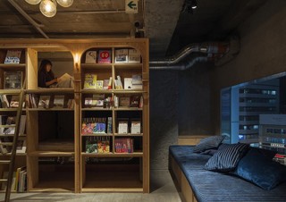 お酒を飲んで本を読んで寝落ちOK！泊まれる本屋「BOOK AND BED TOKYO」が新装開店