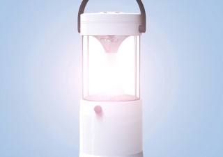 塩と水を入れると発光するLEDランタン「MIZUSION」(ミズシオン)を日立マクセルが開発